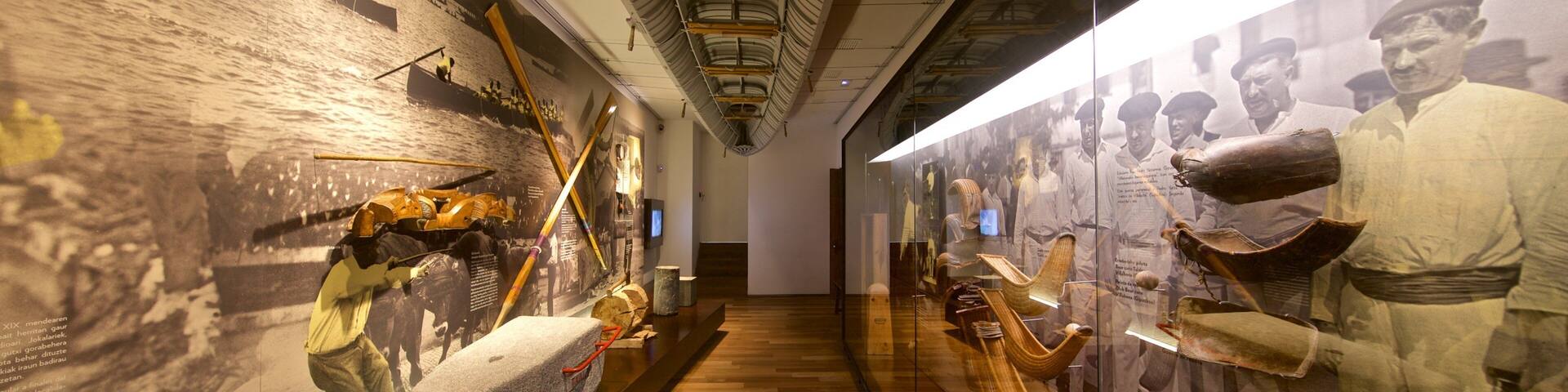 San-Telmo-Museum welches beinhaltet Innenansichten und Geschichtliches