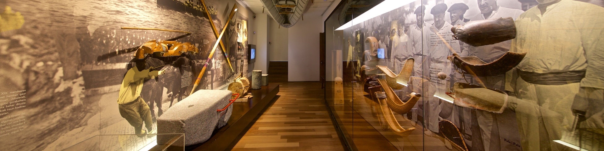 San Telmo Museum which includes interior views and heritage elements