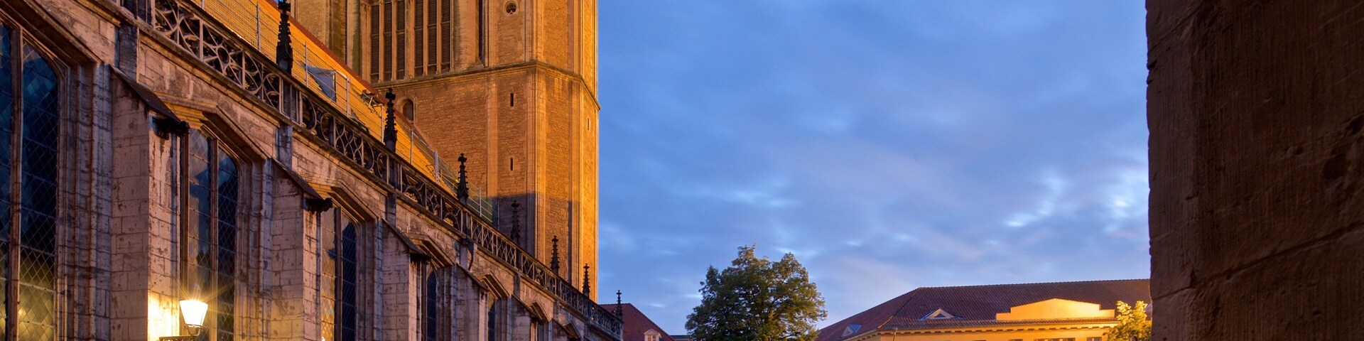 Catedral de Brunswick caracterizando arquitetura de patrimônio, cenas noturnas e uma igreja ou catedral