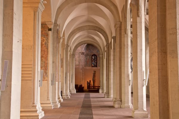 Braunschweiger Dom welches beinhaltet Innenansichten, Kirche oder Kathedrale und Geschichtliches
