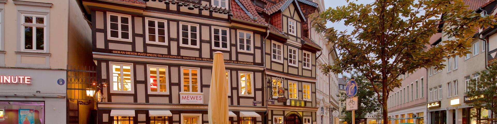 Marché au charbon montrant patrimoine historique et ville