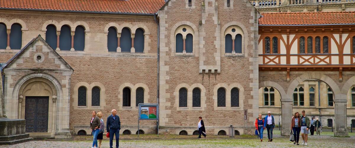 Dankwarderode Castle which includes a church or cathedral, heritage architecture and street scenes