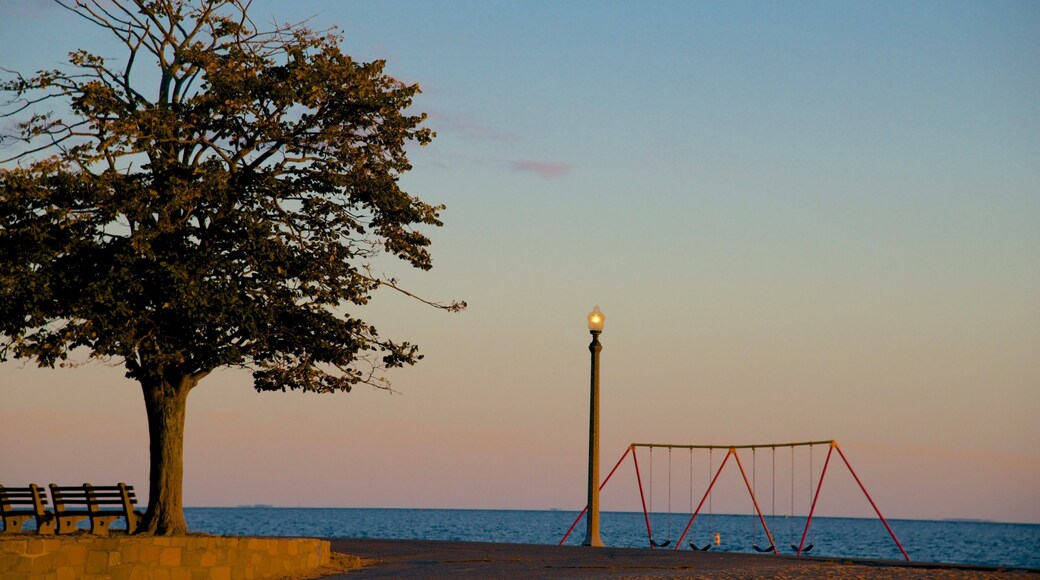 Lighthouse Point Park showing a sandy beach