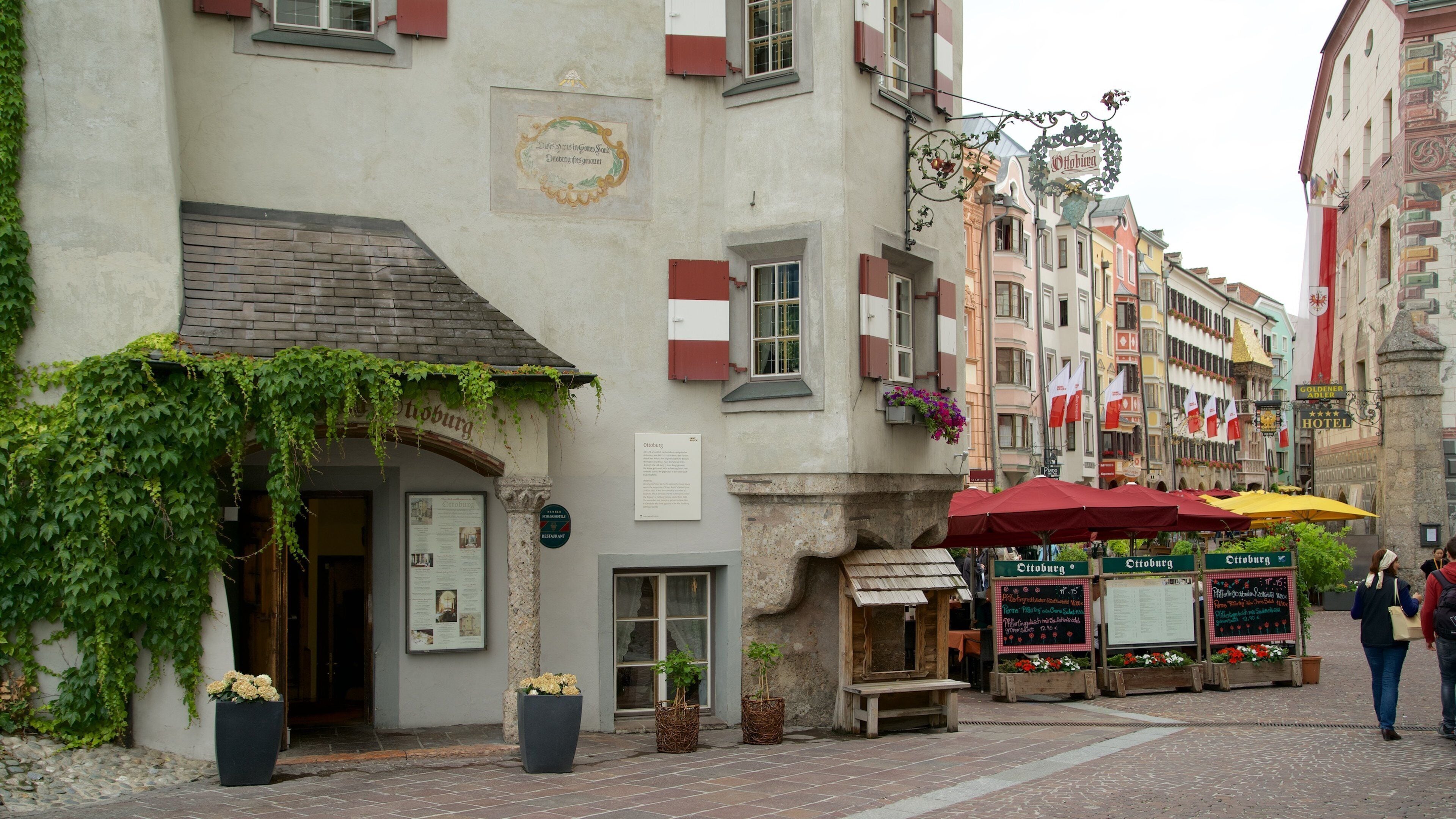 Old Town showing heritage elements