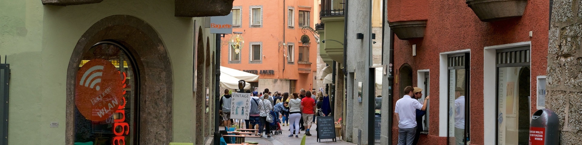 Ciudad Vieja ofreciendo elementos patrimoniales