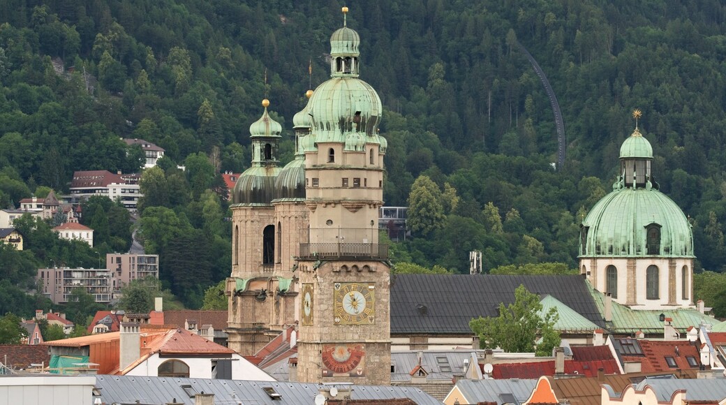Ciudad Vieja ofreciendo elementos del patrimonio y escenas tranquilas