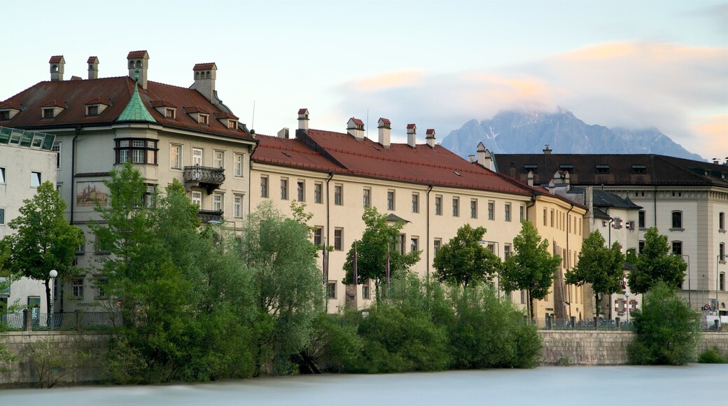 Gamlebyen som inkluderer kulturarv og elv eller bekk