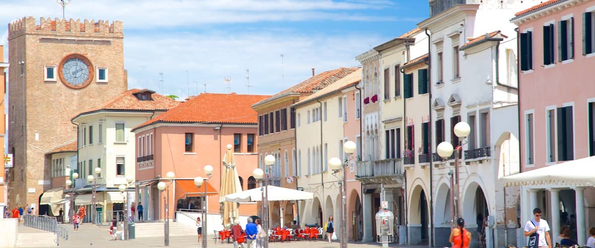 Piazza Ferretto mettant en vedette scĂšnes de rue