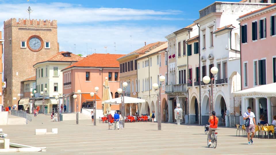 Piazza Ferretto showing street scenes