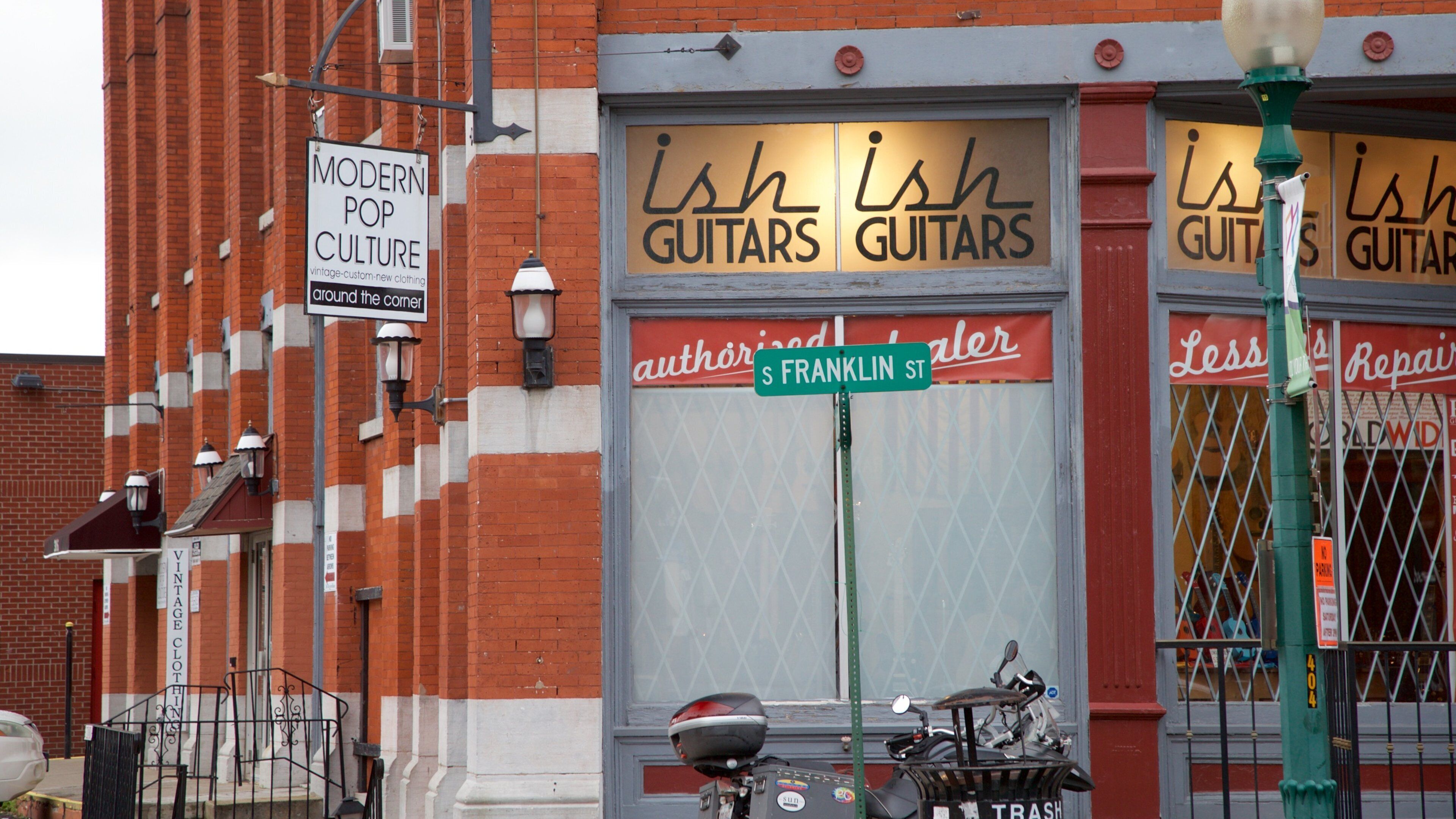 Place Armory montrant ville