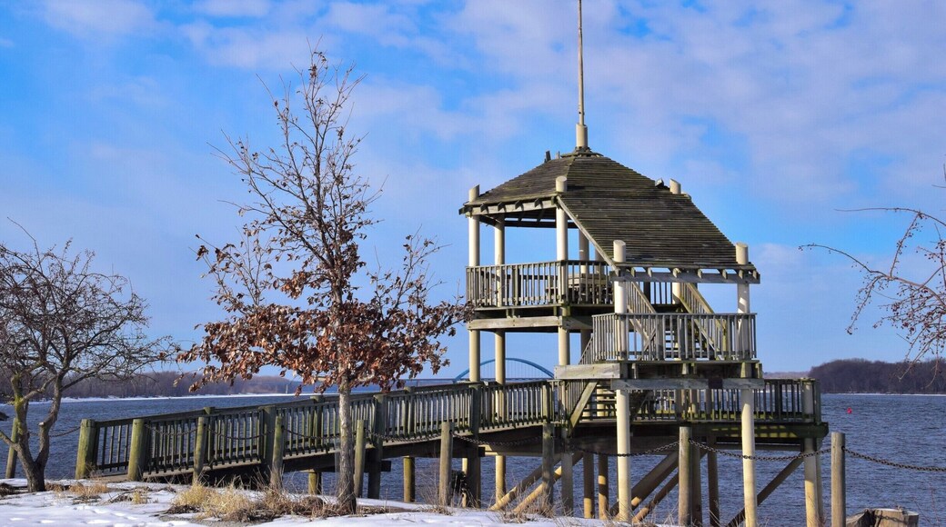 Sunset Park is a 250 acre wooded park. It has a 50 acre lake (Lake Potter) that is protected and spills into the Mississippi River. It is also the start of the Quad Cities' 65 mile bike path that runs along the Mississippi River.