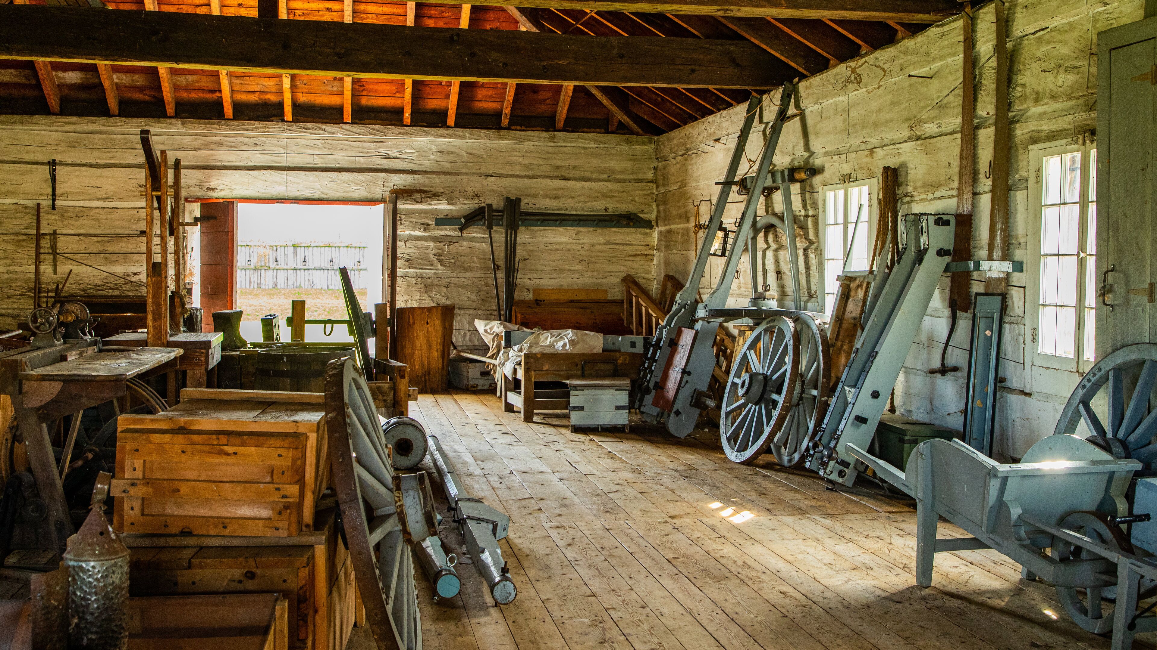 Fort George National Historic Site showing interior views and heritage elements