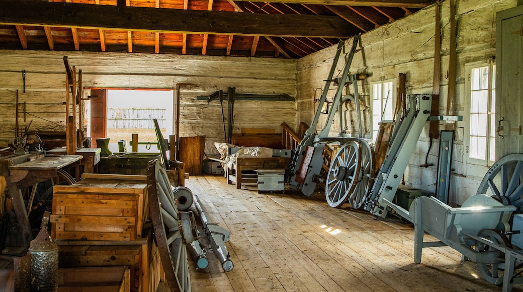 Fort George National Historic Site showing interior views and heritage elements