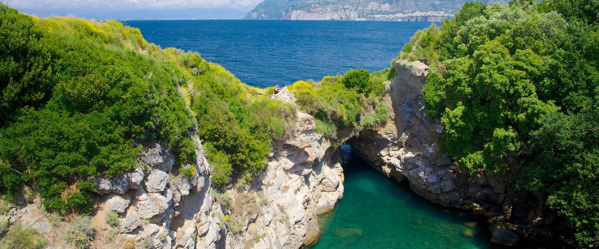 Baths of Queen Giovanna# mit einem FelskĂŒste