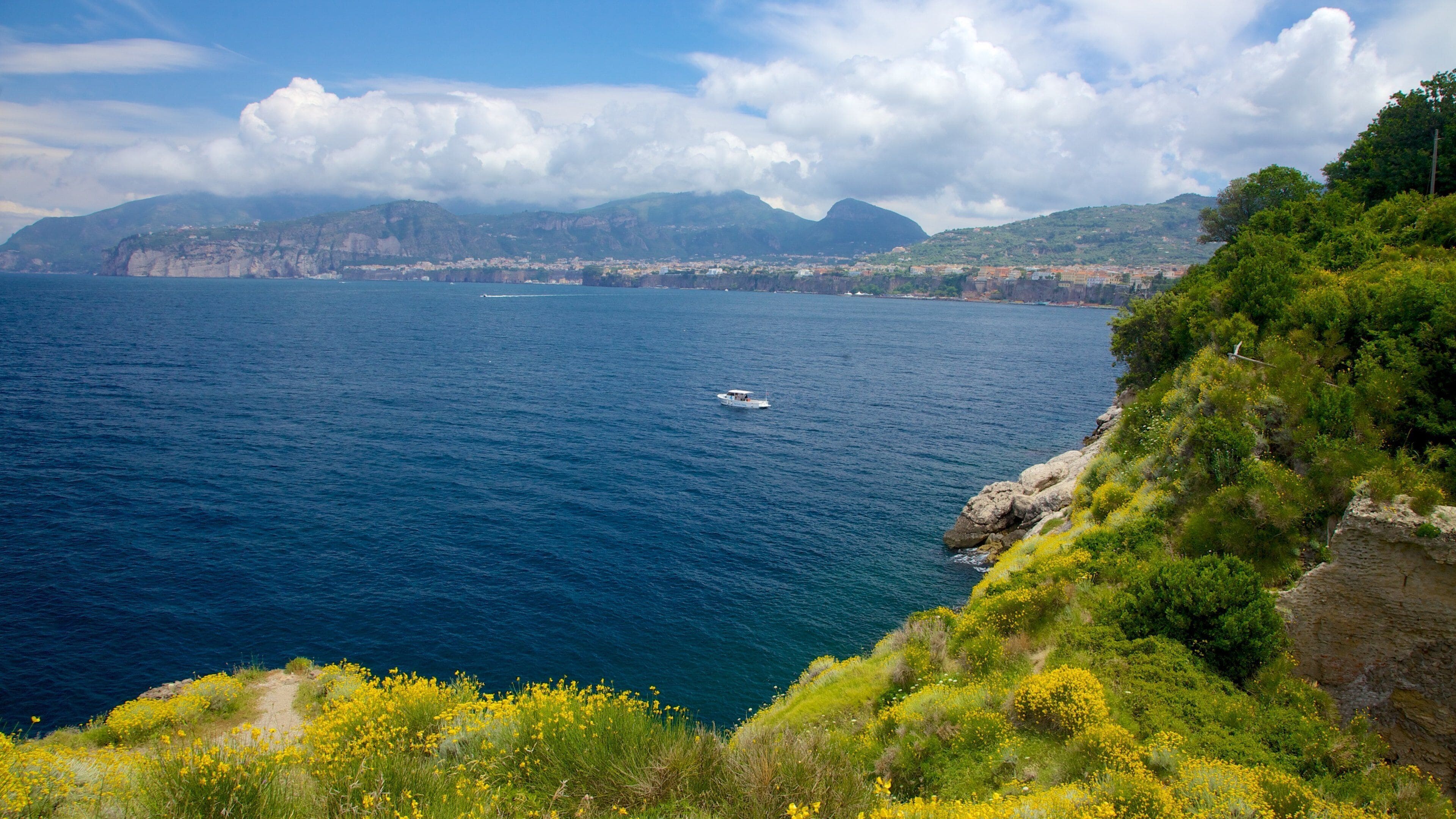 Baths Of Queen Giovanna showing rocky coastline
