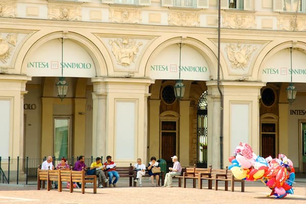 Piazza San Carlo mettant en vedette patrimoine architectural, ville et square ou place