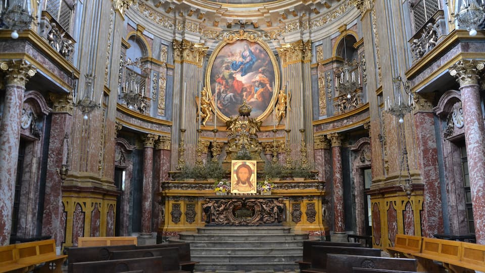 Chiesa dei Santi Martiri Avventore, Ottavio e Solutore (Torino), altare maggiore progettato dal primo architetto di corte, Filippo Juvarra (1678-1736) nel 1730 contenente la preziosa urna in bronzo dorato con le reliquie dei Santi Martiri