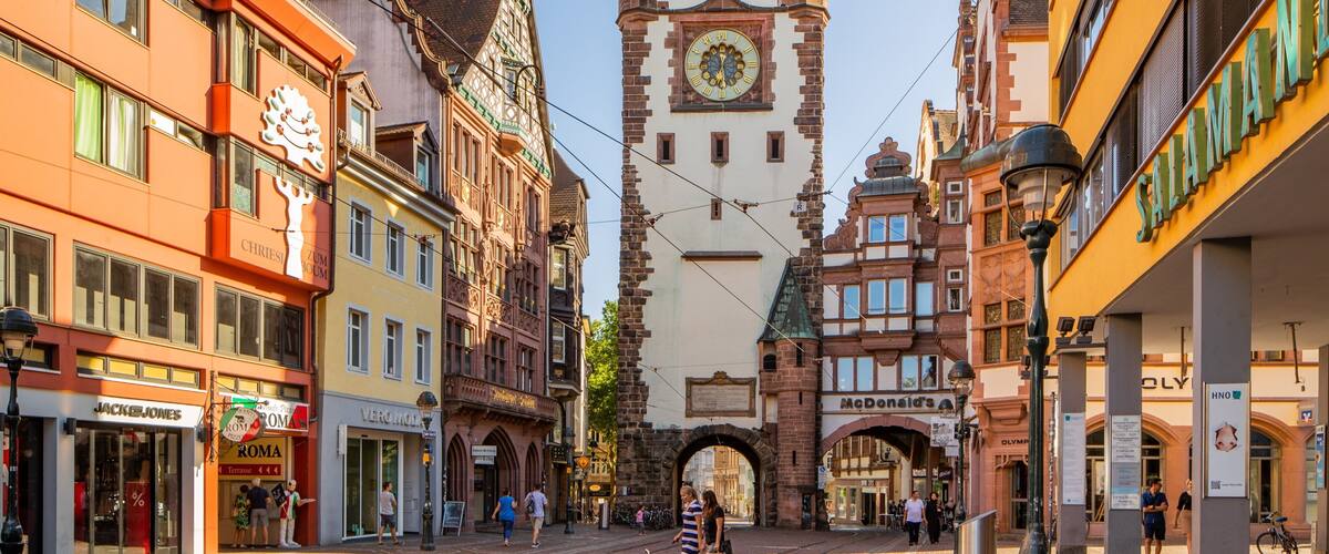 Martinstor Gate featuring street scenes, a city and heritage elements