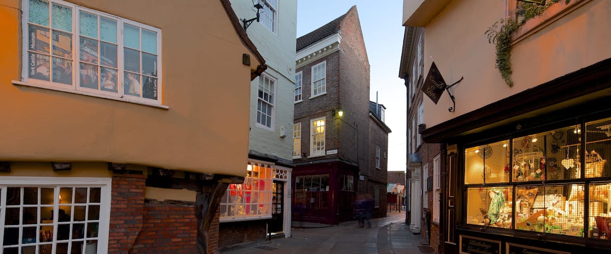 Shambles das einen Straßenszenen, Kleinstadt oder Dorf und historische Architektur