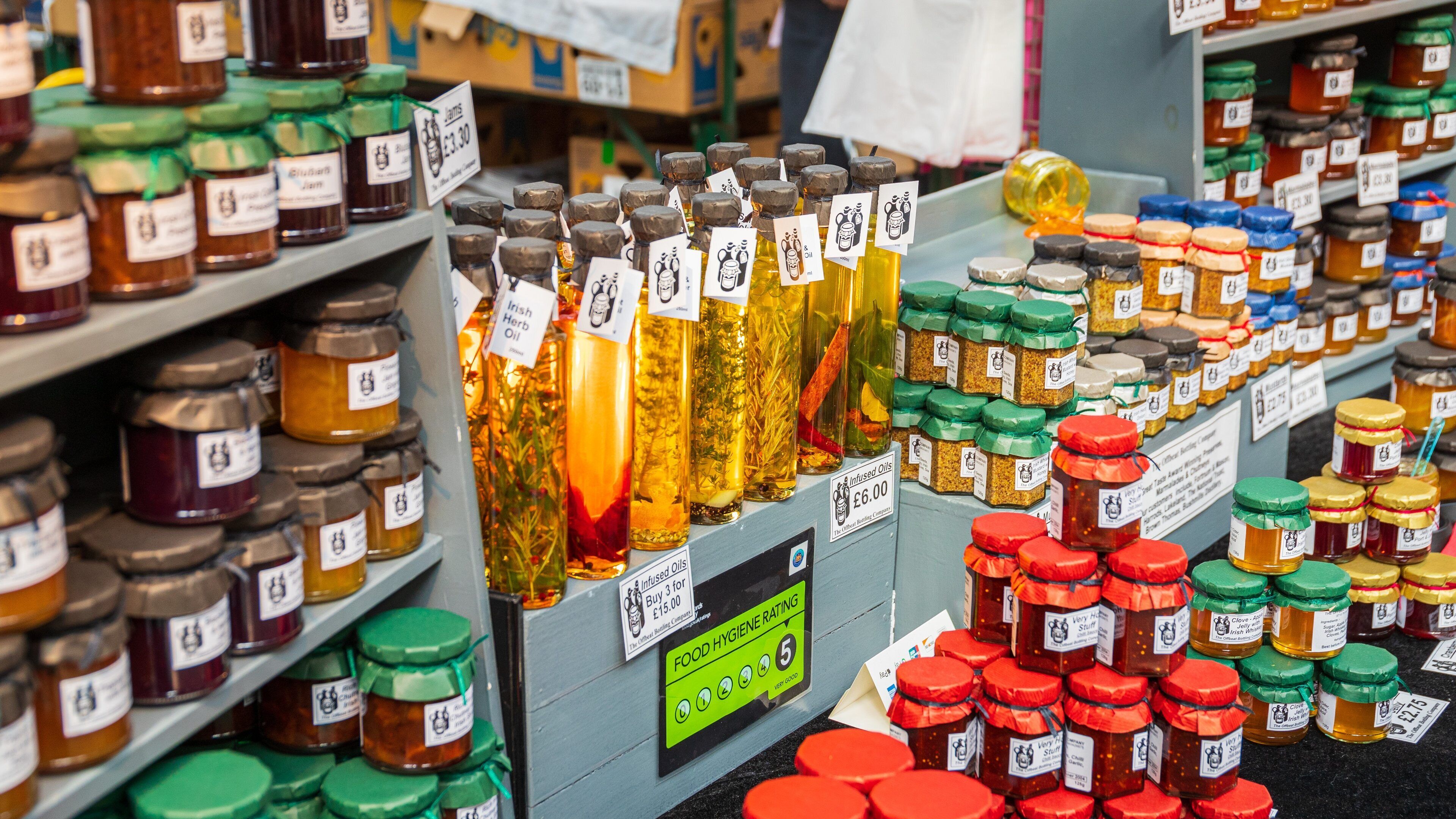 St. George\'s Market showing shopping