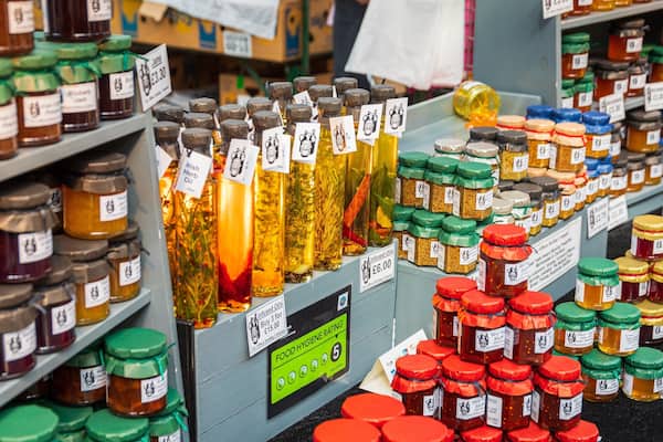 St. George\'s Market showing shopping