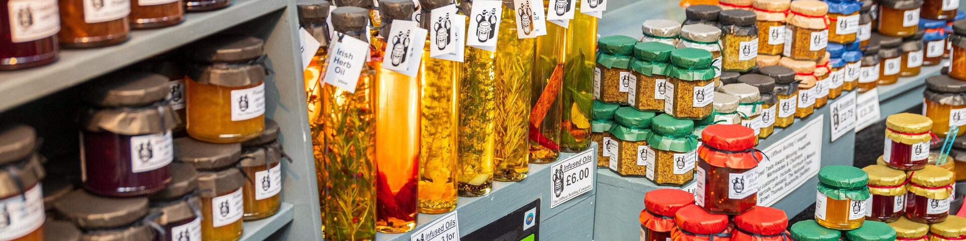 St. George\'s Market showing shopping