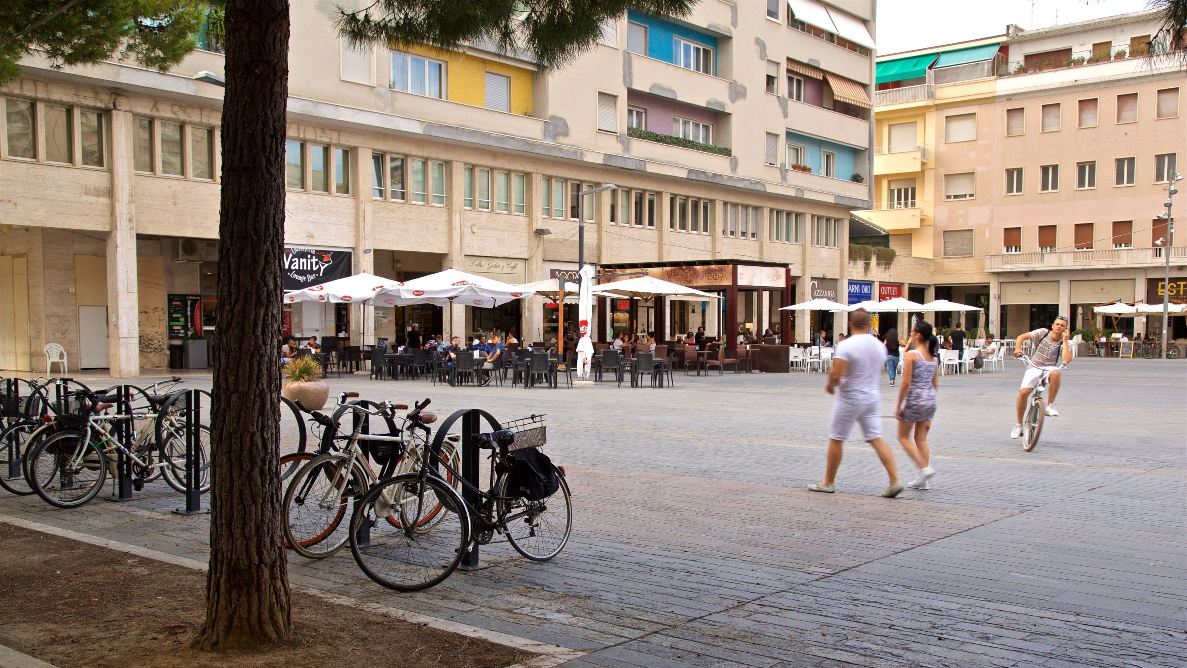 Piazza della Rinascita som visar gatuliv såväl som ett par