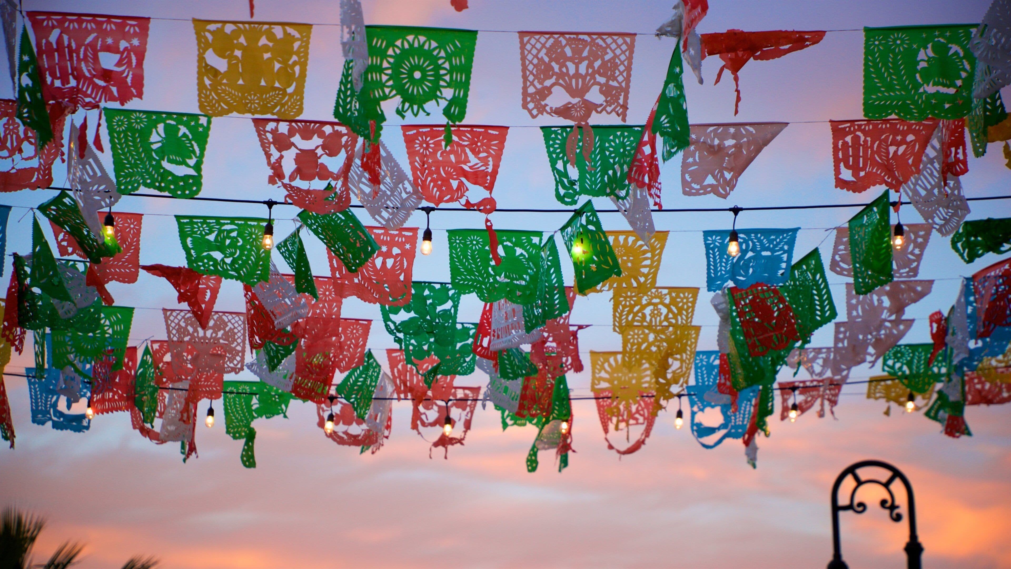 San Jose del Cabo Art District showing a sunset