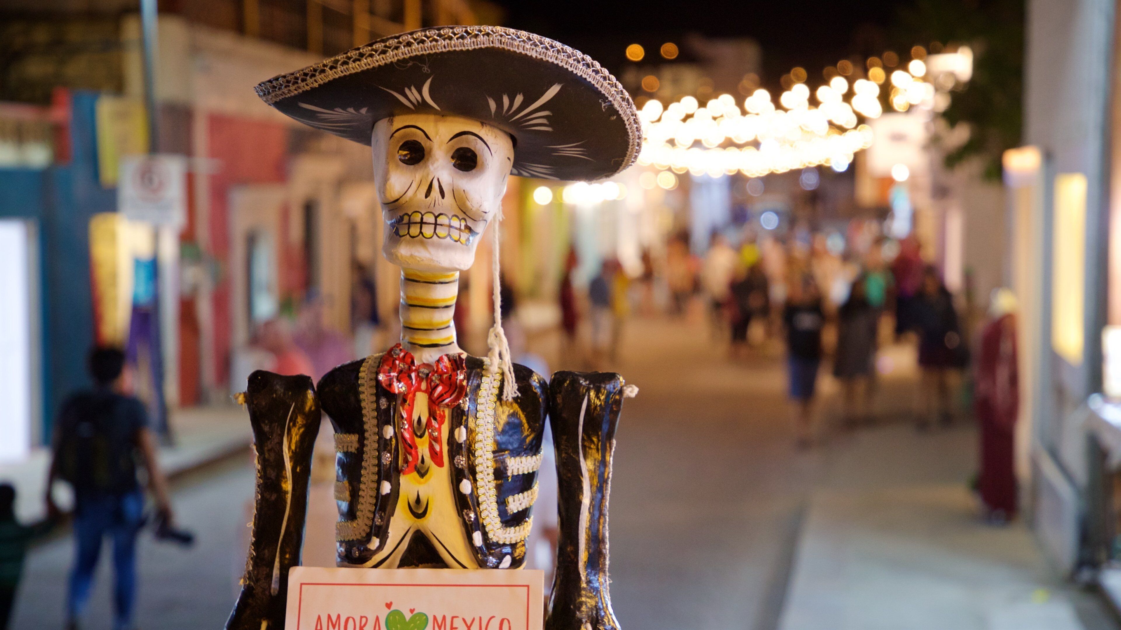 San Jose del Cabo Art District featuring outdoor art and night scenes