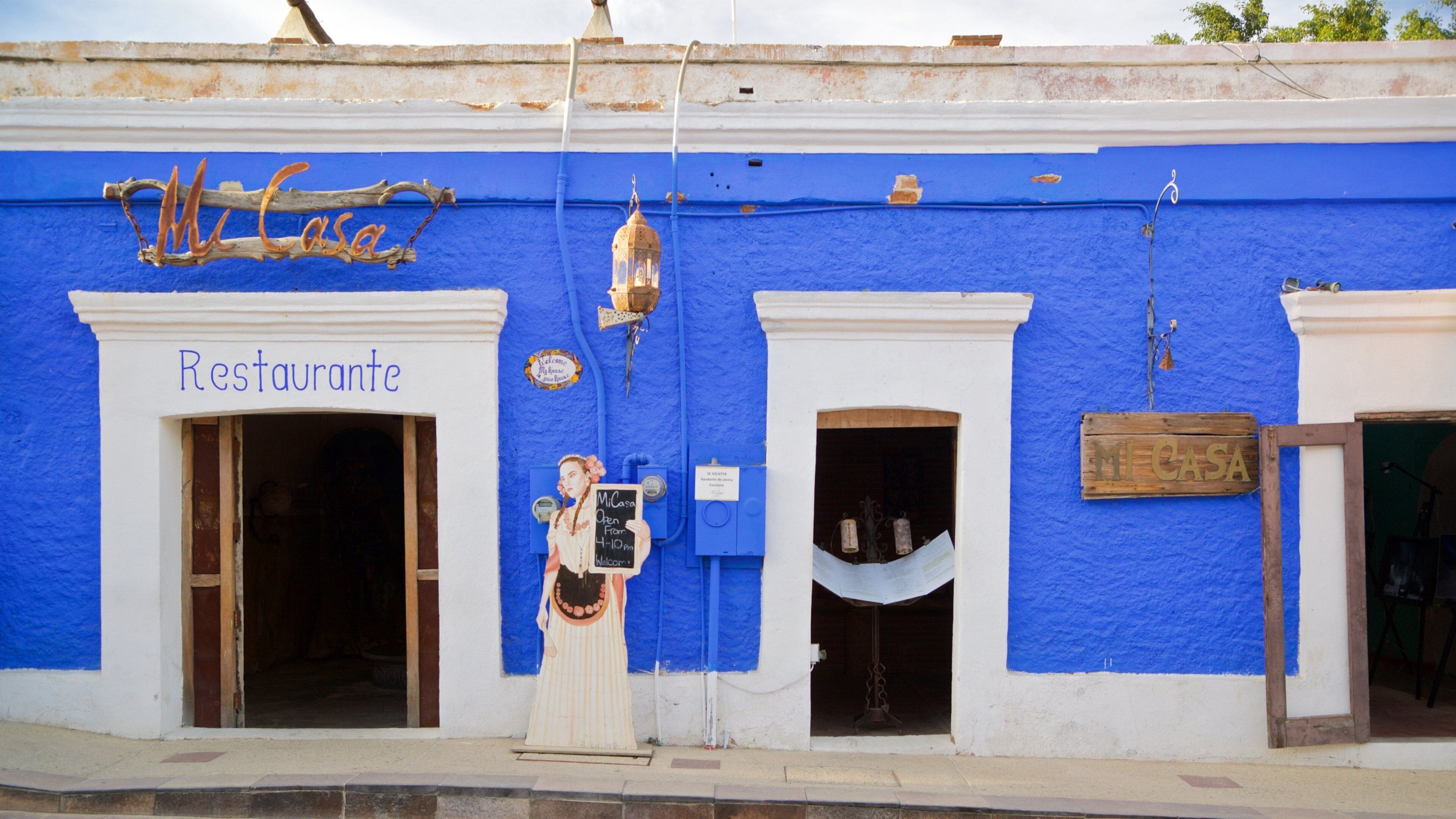 San Jose del Cabo Art District featuring signage
