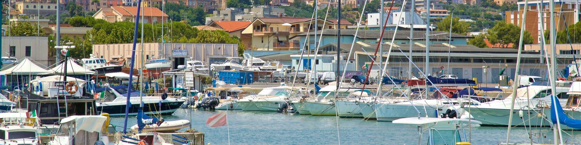Port de Giulianova qui includes ville et baie ou port