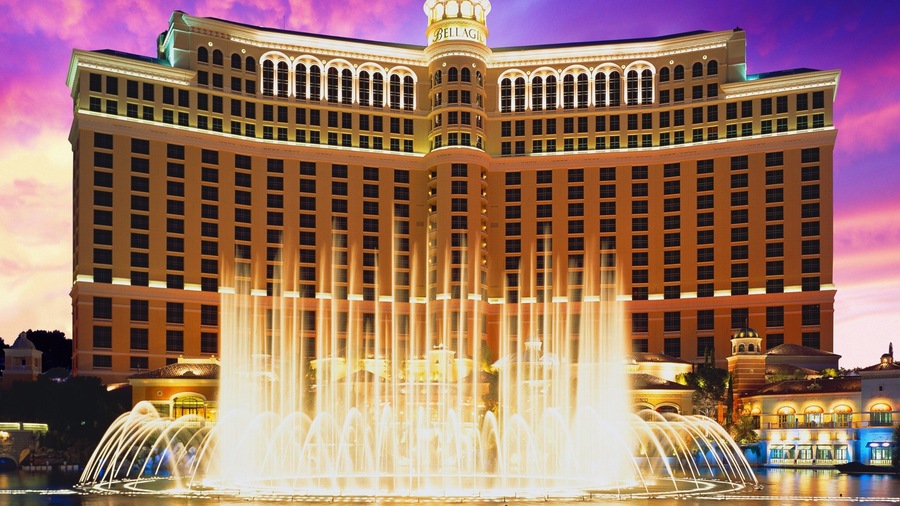 Bellagio Casino showing a city, a pond and a fountain
