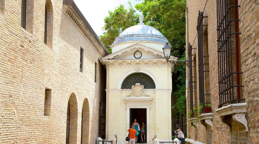 Tumba de Dante Alighieri ofreciendo escenas urbanas