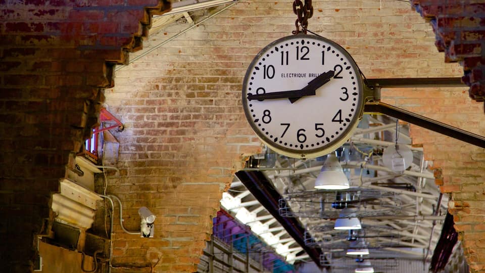 Chelsea Market showing interior views