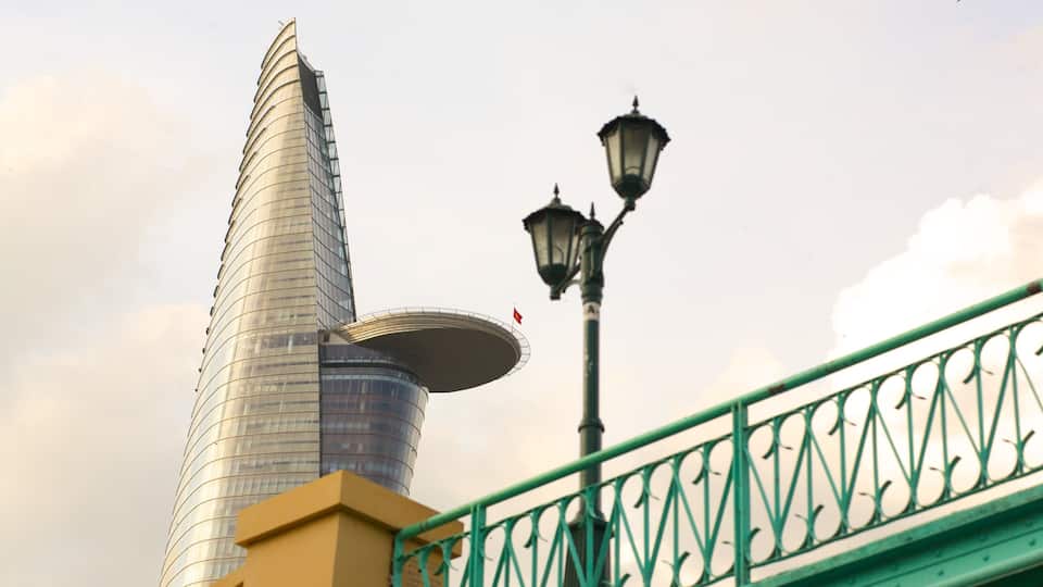 Saigon River which includes cbd, a high rise building and modern architecture