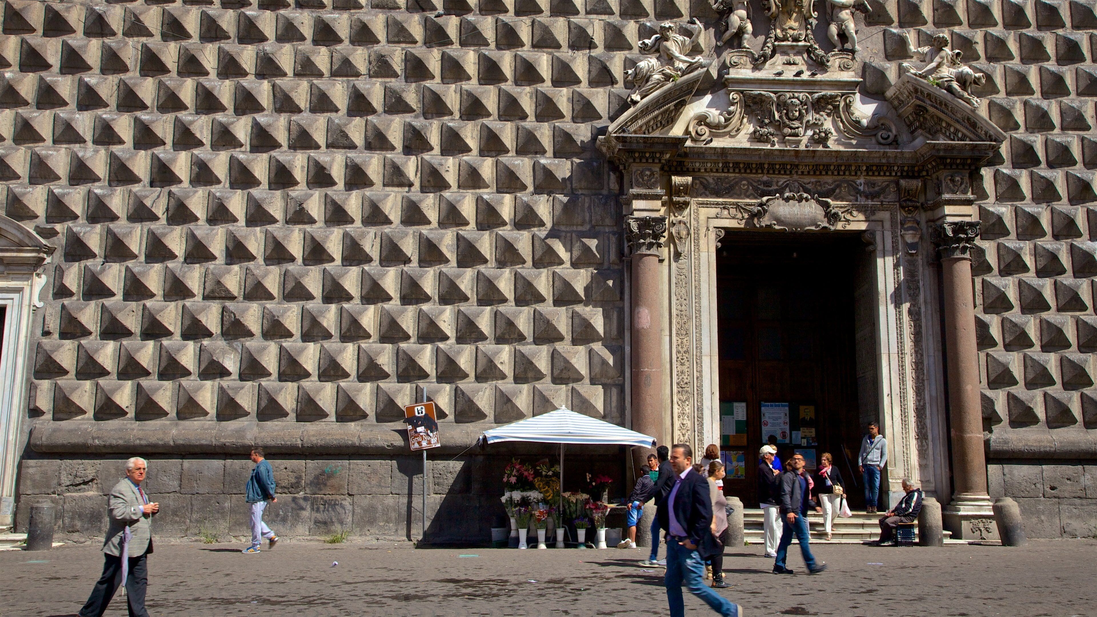 Church of Gesu Nuovo featuring heritage elements and street scenes