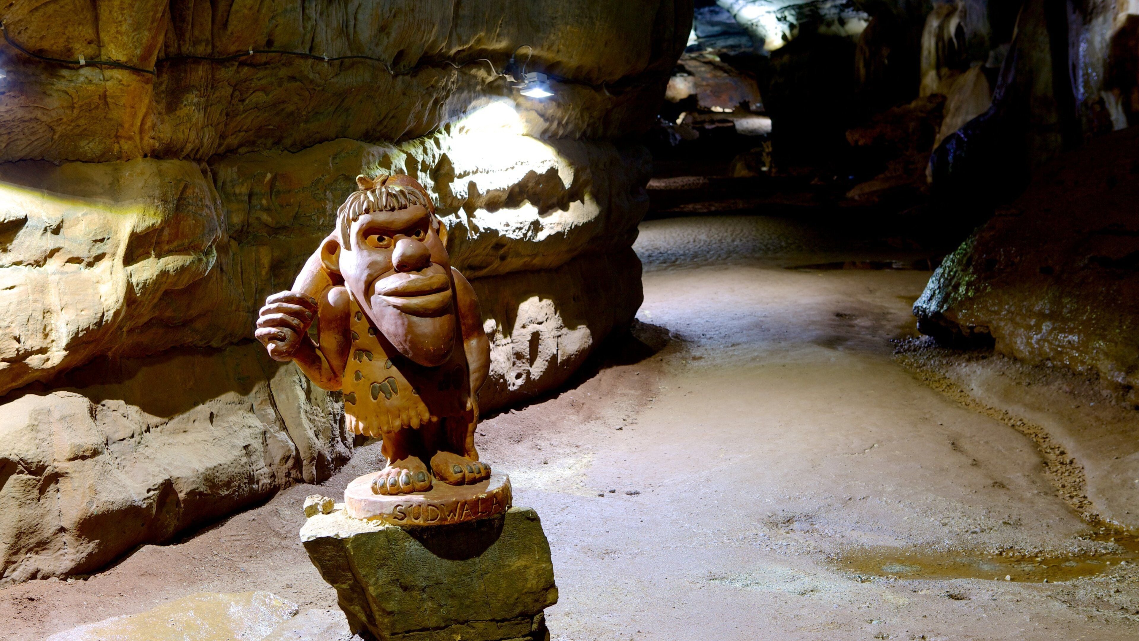 Mpumalanga - Limpopo showing art, caving and outdoor art