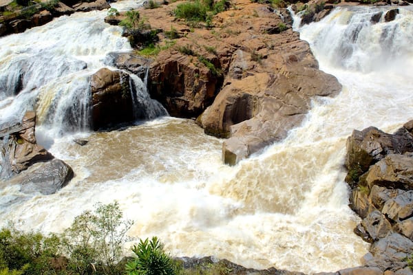 Lowveld Botanical Garden which includes landscape views, rapids and a garden