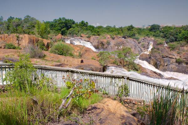Lowveld Botanical Garden das einen Landschaften, Stromschnellen und Garten