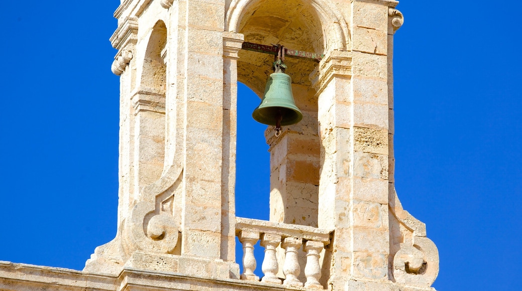 Selmun 宫 其中包括 歷史建築 和 城堡或宮殿