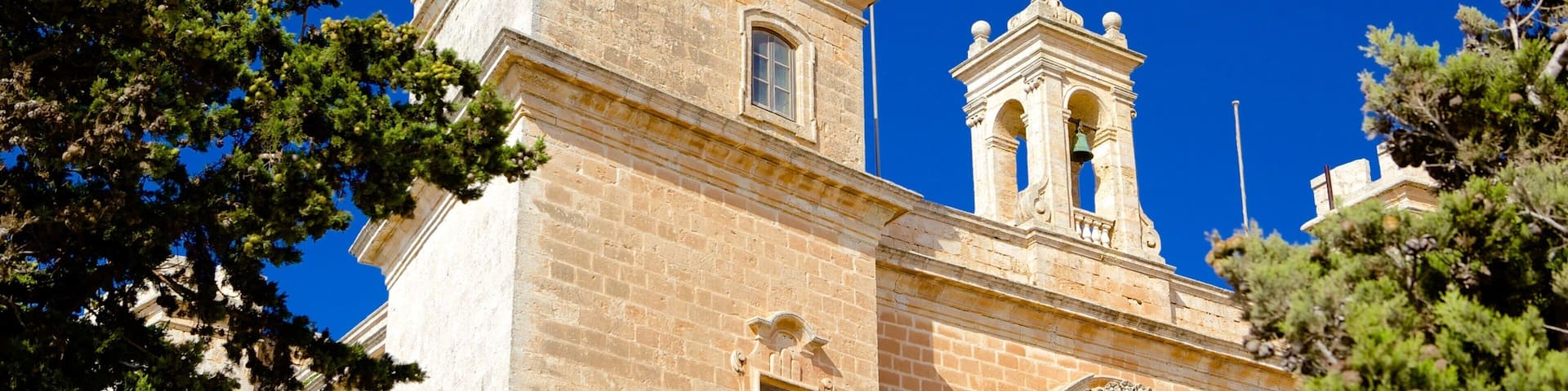 Selmun Palace which includes heritage architecture and chateau or palace