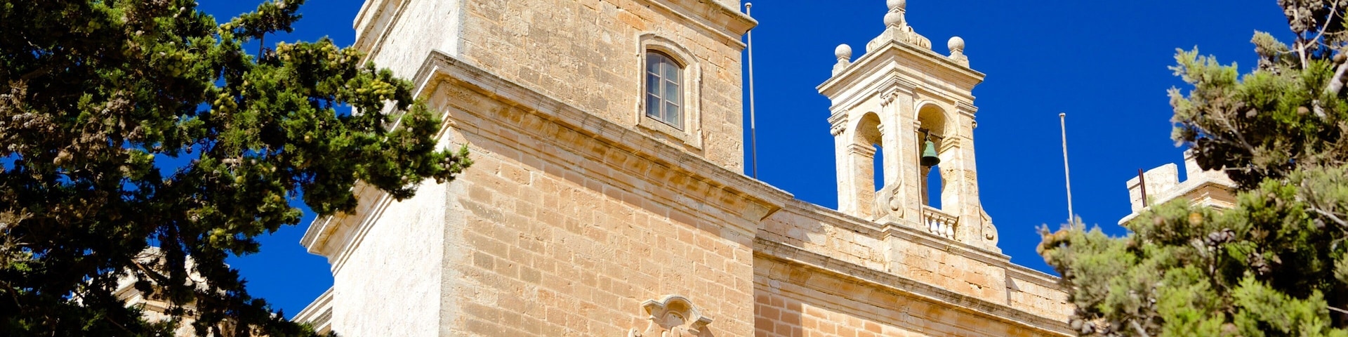 Selmun Palace which includes heritage architecture and chateau or palace