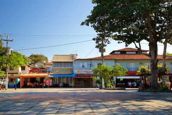 Santos Dumont Square which includes a small town or village