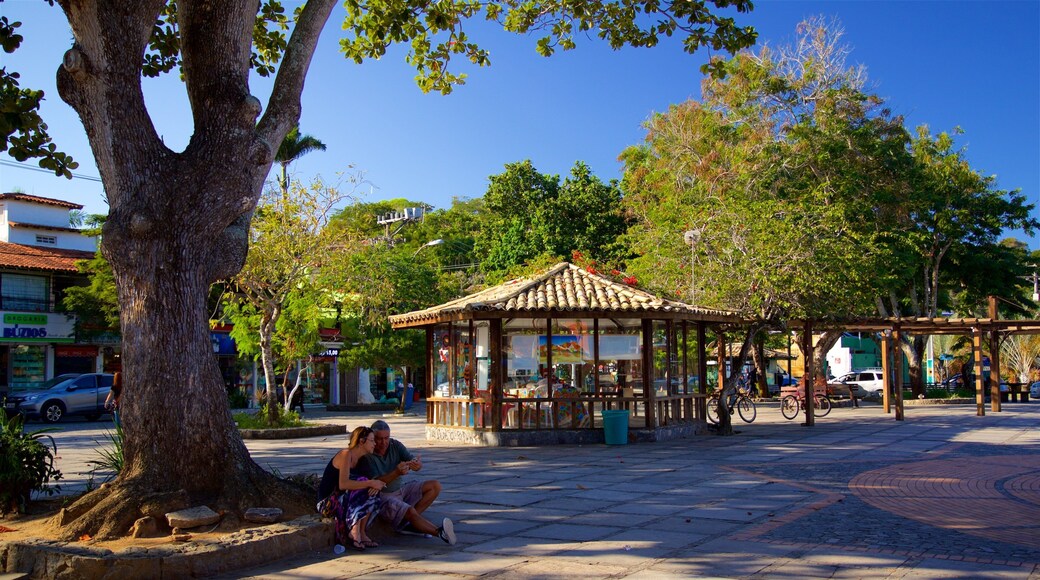 Santos Dumont Praca mettant en vedette petite ville ou village aussi bien que couple