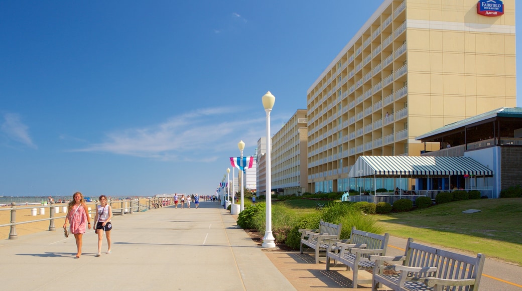 Virginia Beach Boardwalk mettant en vedette vues littorales et hĂŽtel
