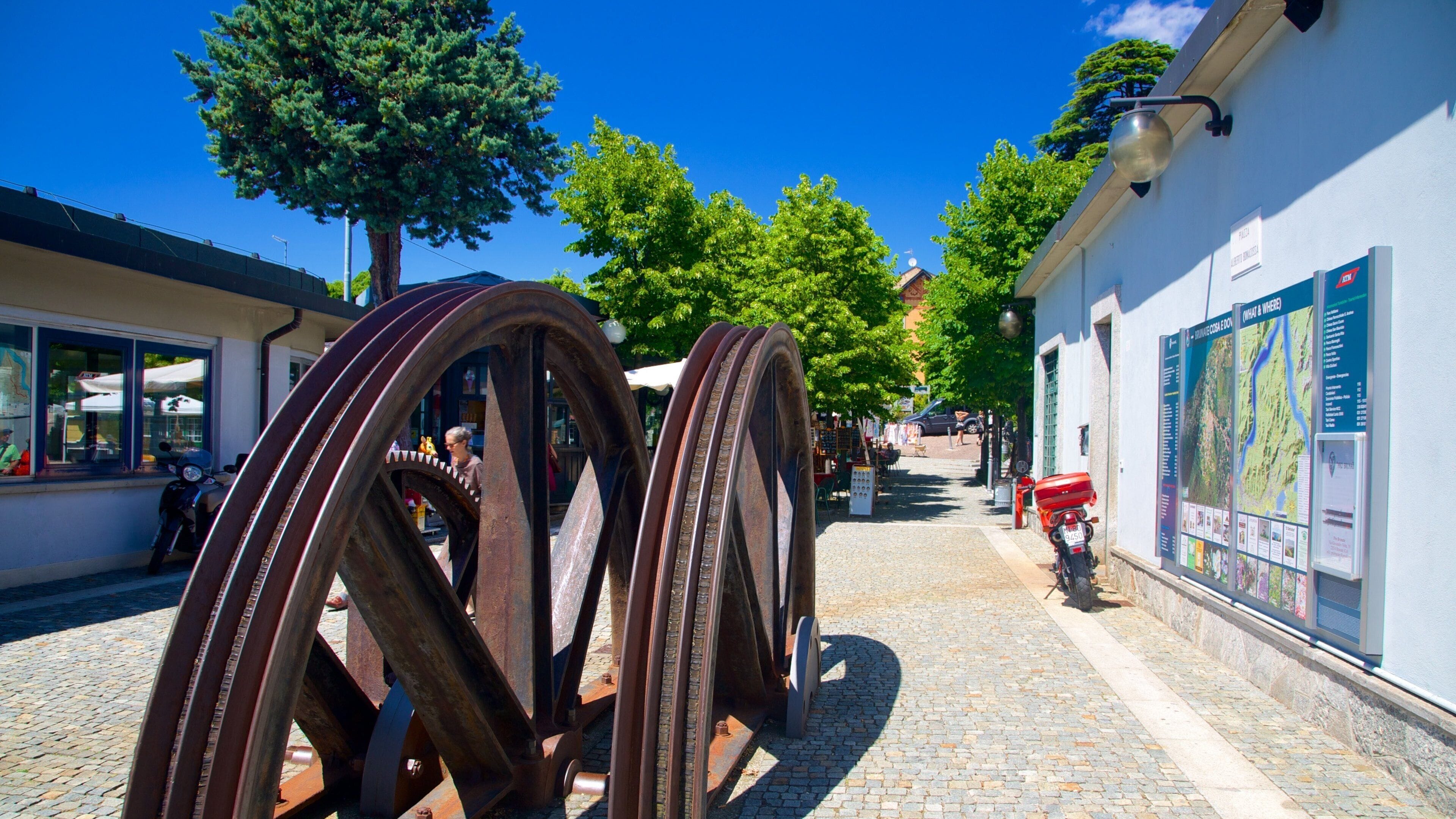 Como-Brunate Kabelbane som viser en plads eller et torv