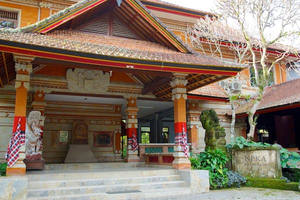 Neka Art Museum welches beinhaltet Tempel oder AndachtsstÀtte und religiöse Aspekte