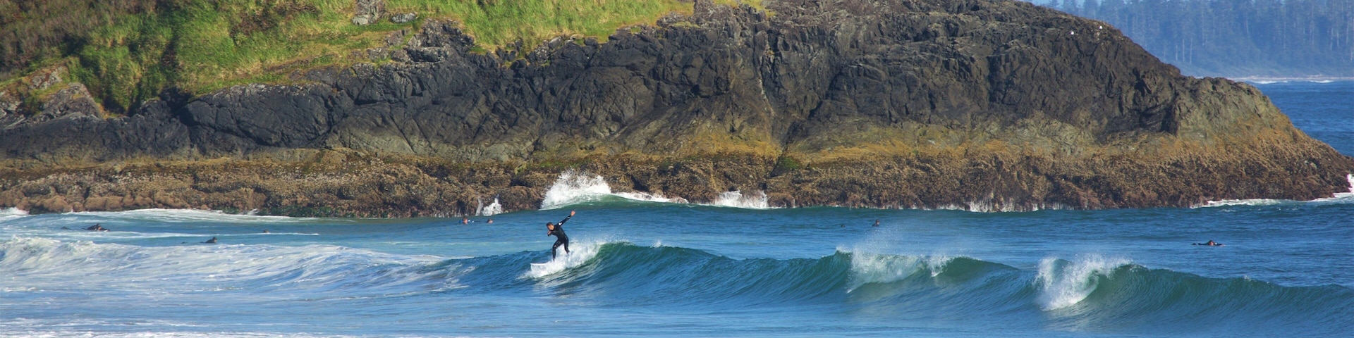 Long Beach which includes surf, general coastal views and rocky coastline