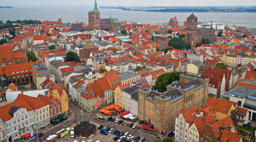 St. Mary\'s Church Stralsund showing landscape views, a city and heritage elements