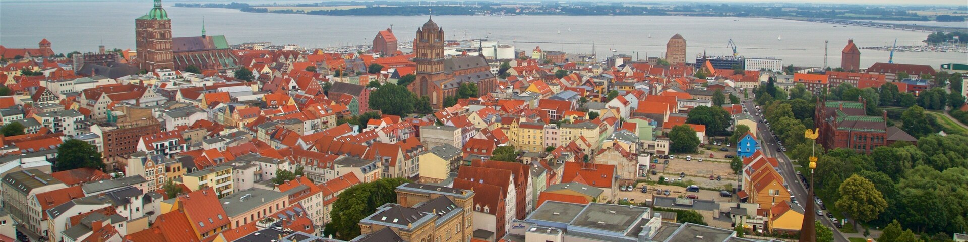 Eglise Sainte-Marie de Stralsund qui includes patrimoine historique, ville et ville côtière